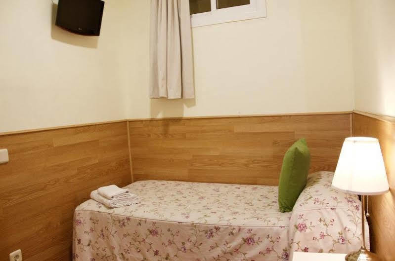Hostal Nersan2 Мадрид Екстериор снимка