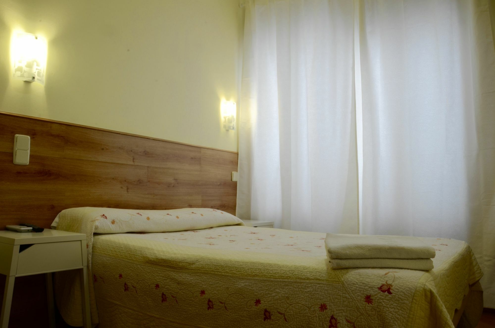 Hostal Nersan2 Мадрид Екстериор снимка